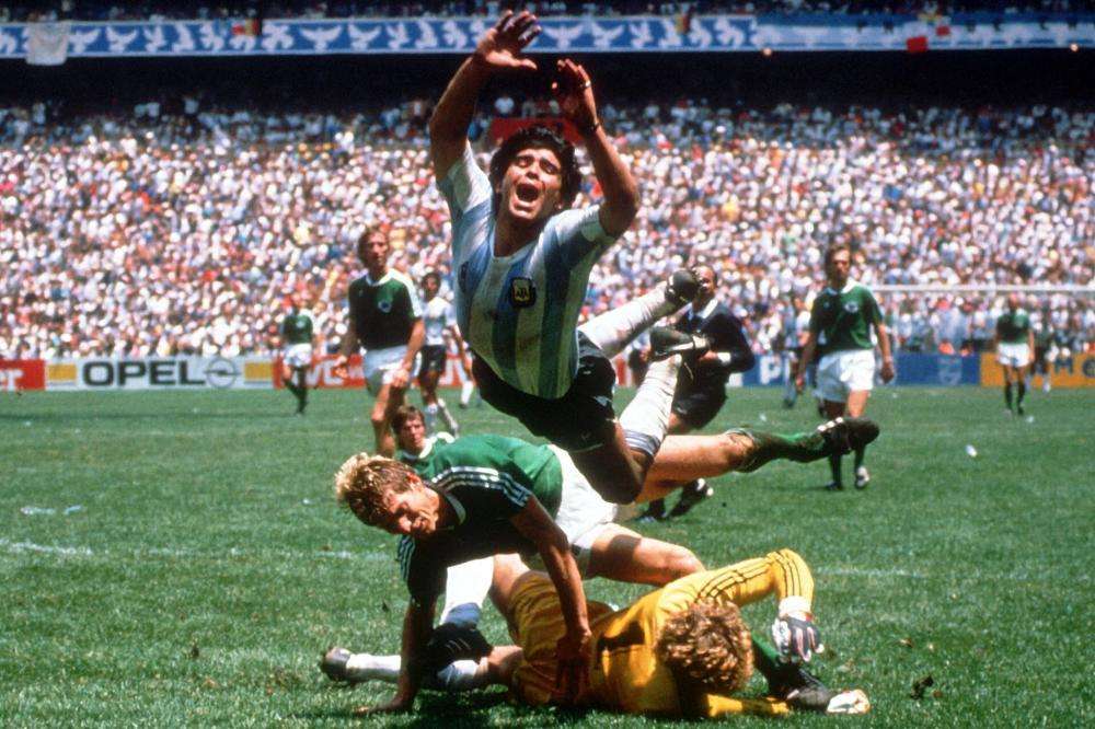 86年世界杯马拉多纳上演上帝之手「1986年世界杯马拉多纳同哪支队比赛用上帝之手」