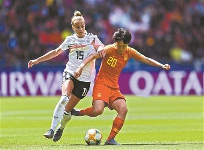 中国女足惜败丹麦，中国女足和荷兰女足谁赢了